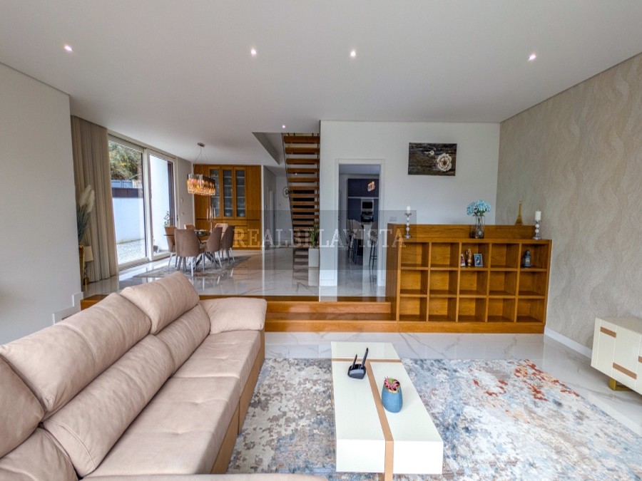 19ac8cad34081829.jpg