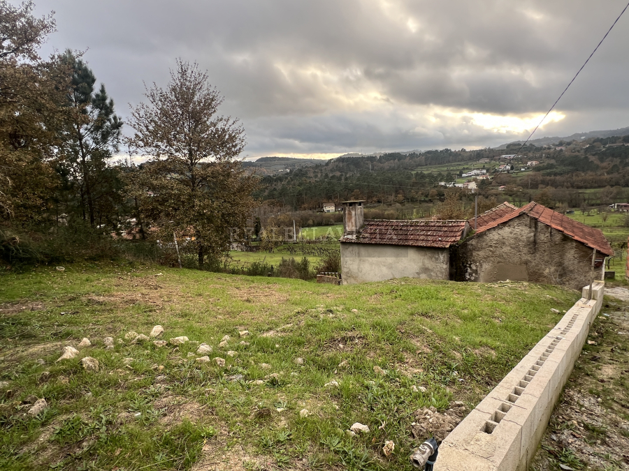 Moradia para Renovar com Terreno
